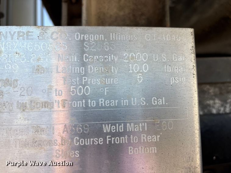 image for item EC4197 1999 International 4700 tack distributor truck