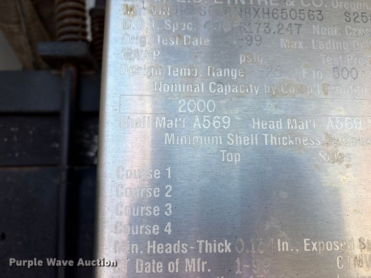 image for item EC4197 1999 International 4700 tack distributor truck