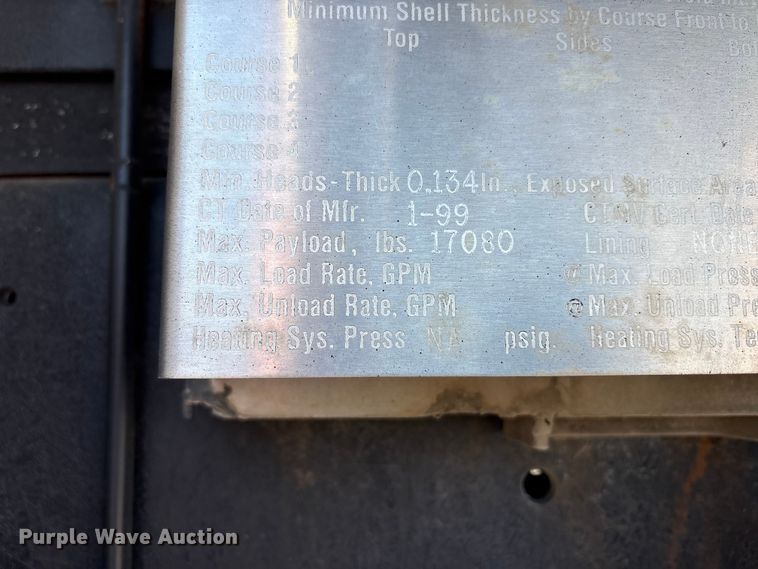 image for item EC4197 1999 International 4700 tack distributor truck