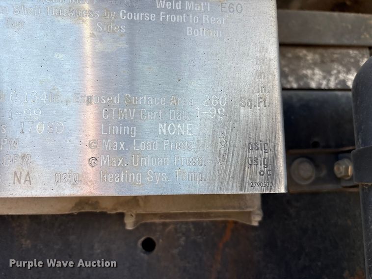 image for item EC4197 1999 International 4700 tack distributor truck