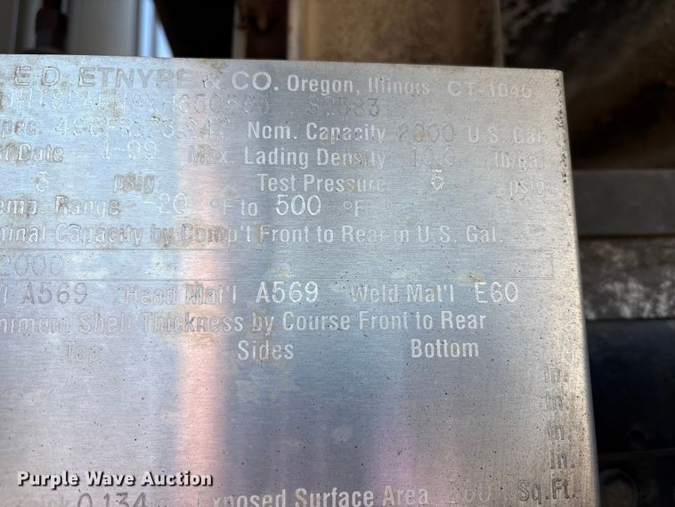 image for item EC4197 1999 International 4700 tack distributor truck