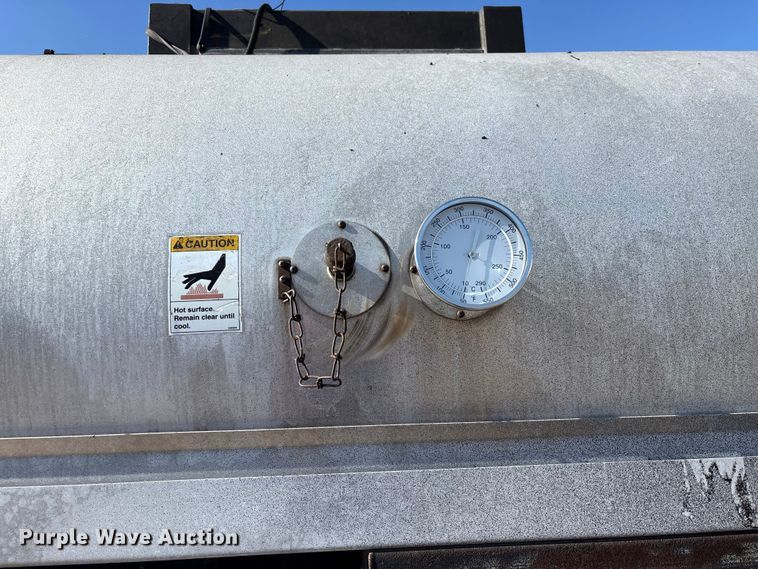 image for item EC4197 1999 International 4700 tack distributor truck