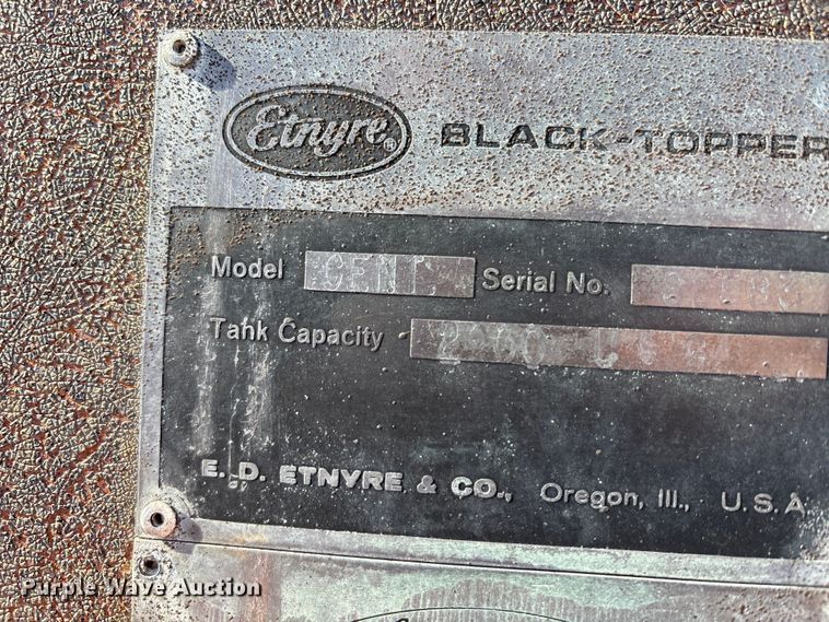 image for item EC4197 1999 International 4700 tack distributor truck