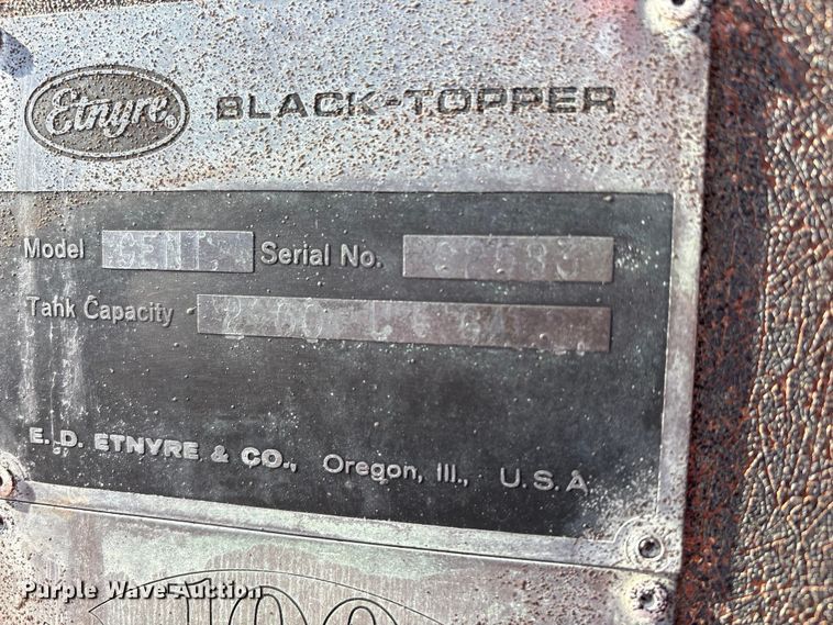 image for item EC4197 1999 International 4700 tack distributor truck