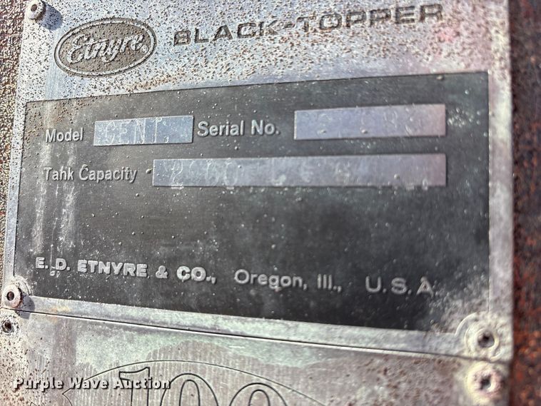 image for item EC4197 1999 International 4700 tack distributor truck