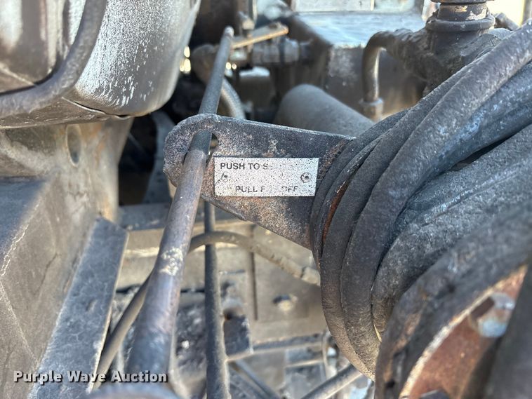 image for item EC4197 1999 International 4700 tack distributor truck