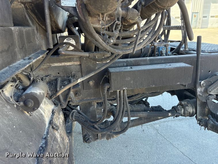 image for item EC4197 1999 International 4700 tack distributor truck