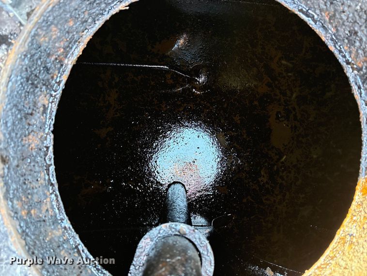 image for item EC4197 1999 International 4700 tack distributor truck