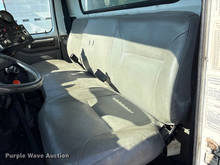 image for item EC4197 1999 International 4700 tack distributor truck