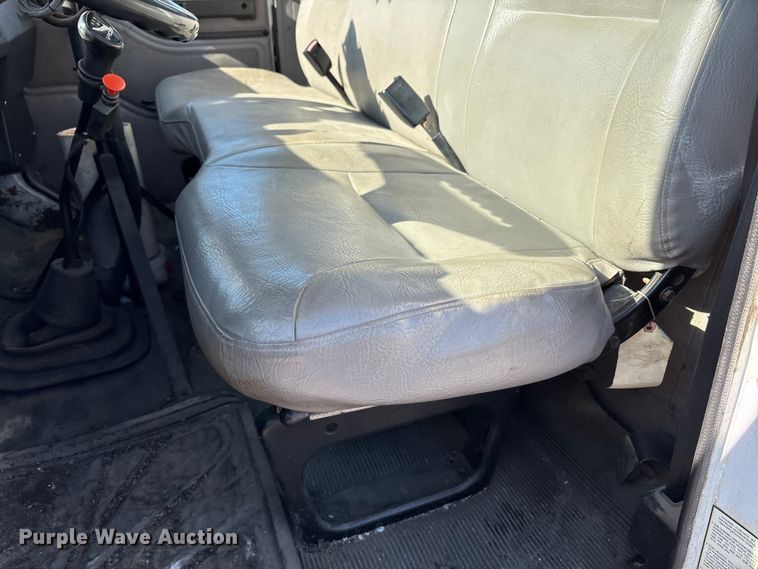 image for item EC4197 1999 International 4700 tack distributor truck