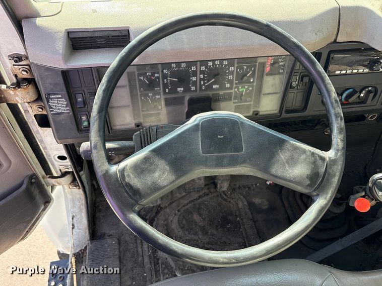 image for item EC4197 1999 International 4700 tack distributor truck