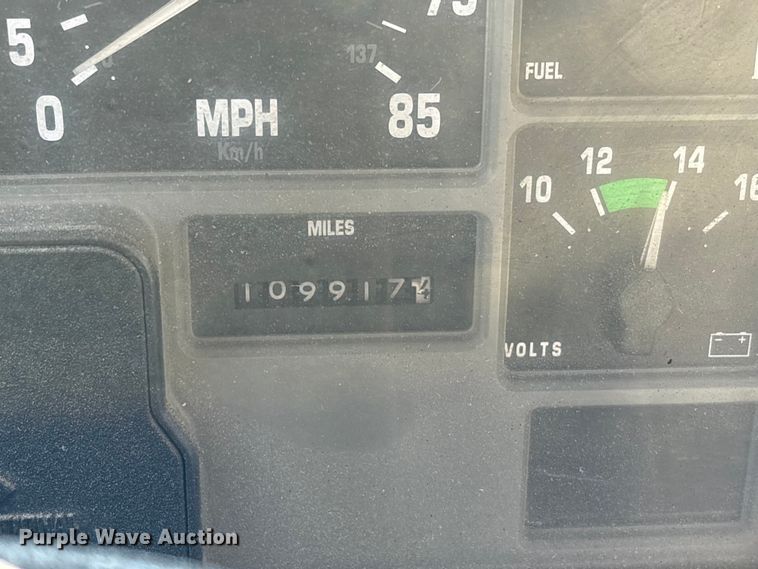 image for item EC4197 1999 International 4700 tack distributor truck