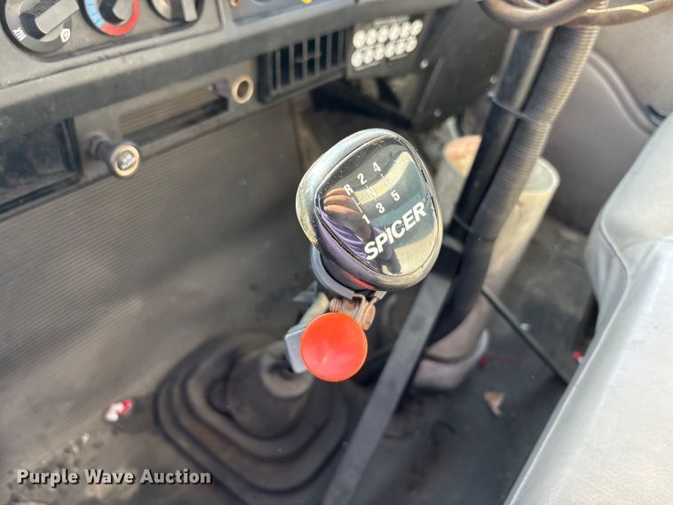 image for item EC4197 1999 International 4700 tack distributor truck