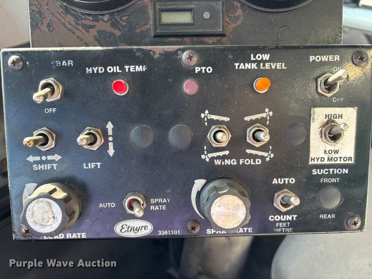 image for item EC4197 1999 International 4700 tack distributor truck