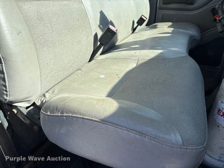 image for item EC4197 1999 International 4700 tack distributor truck