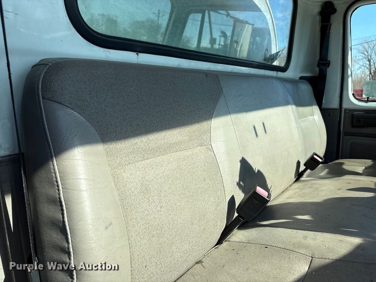 image for item EC4197 1999 International 4700 tack distributor truck