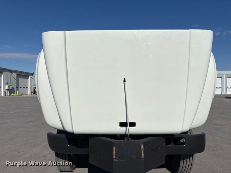 image for item EC4197 1999 International 4700 tack distributor truck