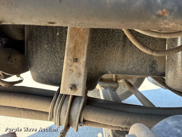 image for item EC4197 1999 International 4700 tack distributor truck