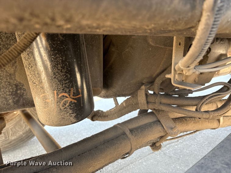 image for item EC4197 1999 International 4700 tack distributor truck