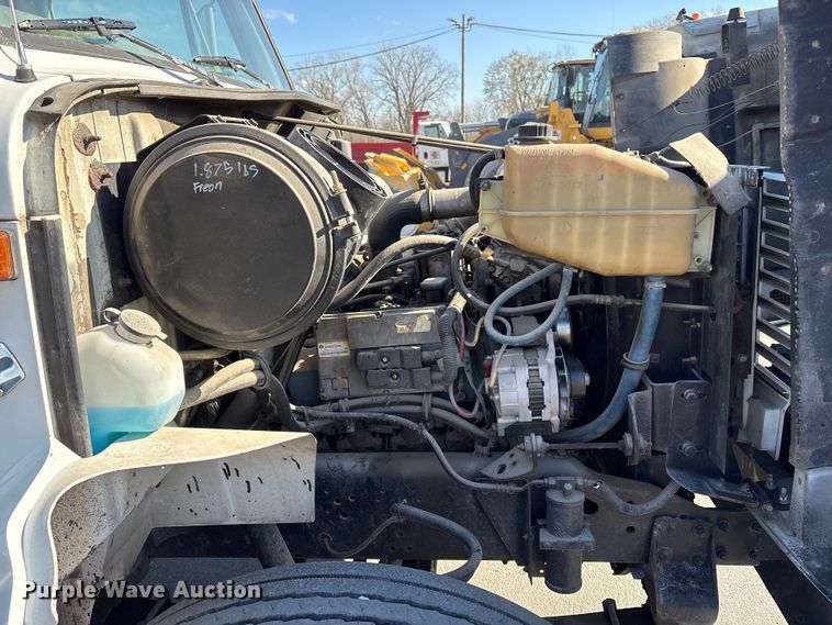 image for item EC4197 1999 International 4700 tack distributor truck