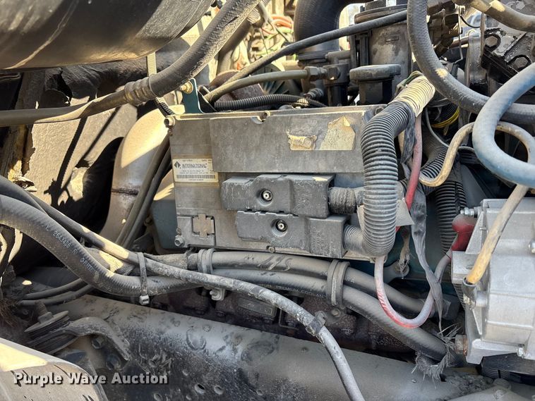 image for item EC4197 1999 International 4700 tack distributor truck