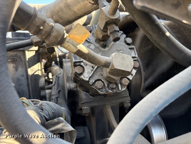 image for item EC4197 1999 International 4700 tack distributor truck