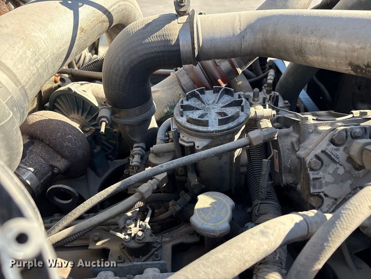 image for item EC4197 1999 International 4700 tack distributor truck