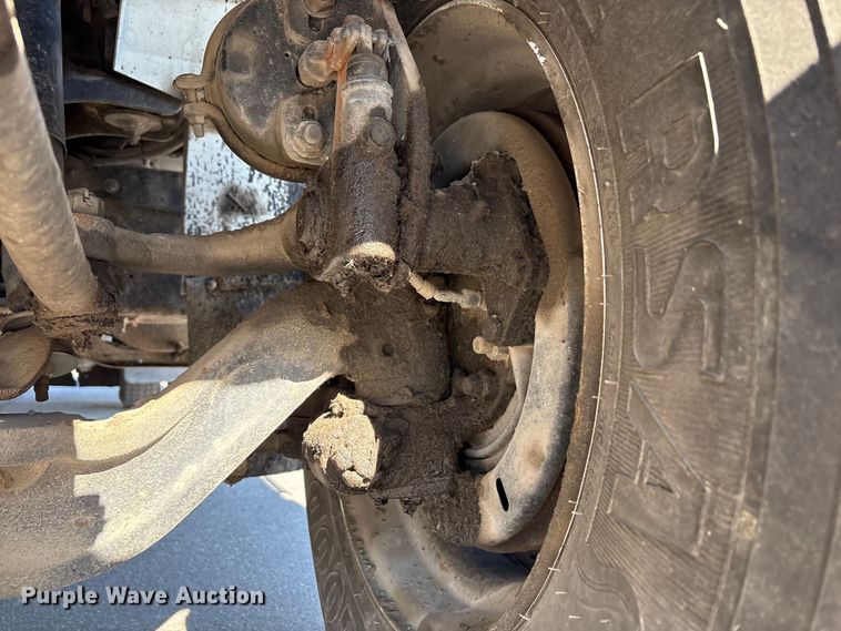 image for item EC4197 1999 International 4700 tack distributor truck