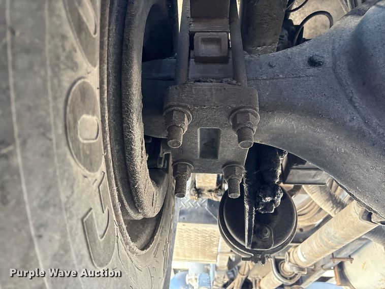 image for item EC4197 1999 International 4700 tack distributor truck