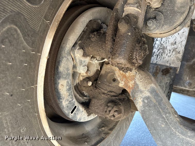 image for item EC4197 1999 International 4700 tack distributor truck