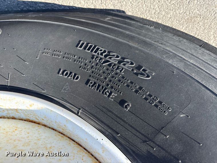 image for item EC4197 1999 International 4700 tack distributor truck