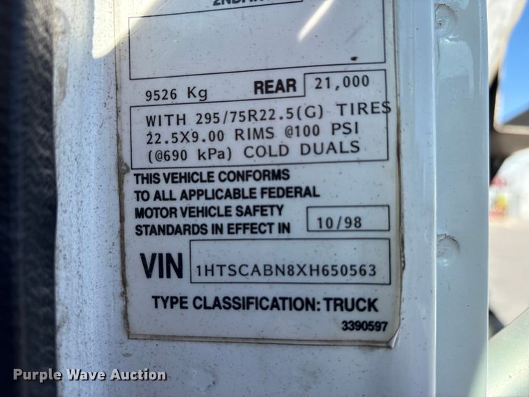 image for item EC4197 1999 International 4700 tack distributor truck