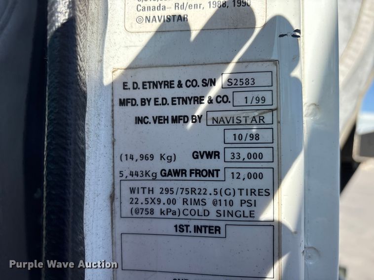 image for item EC4197 1999 International 4700 tack distributor truck