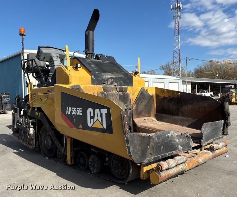 image for item EC4429 2015 Caterpillar AP555E paver