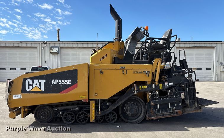 image for item EC4429 2015 Caterpillar AP555E paver