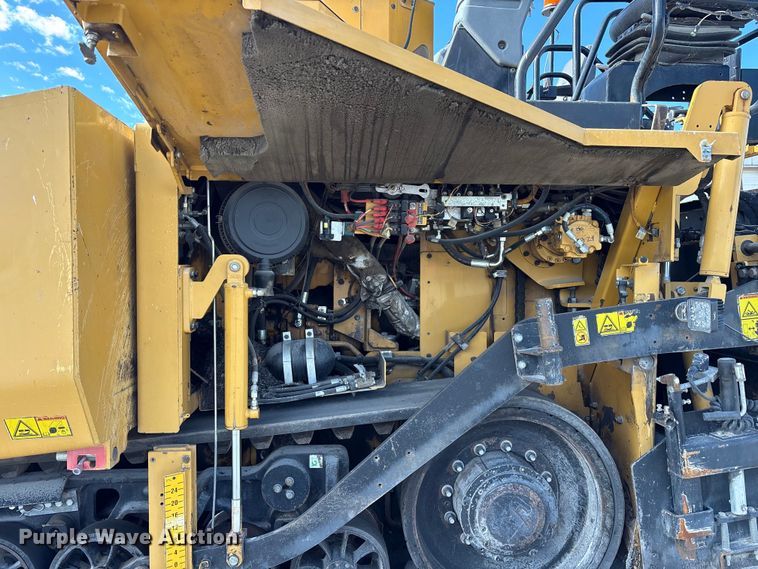 image for item EC4429 2015 Caterpillar AP555E paver