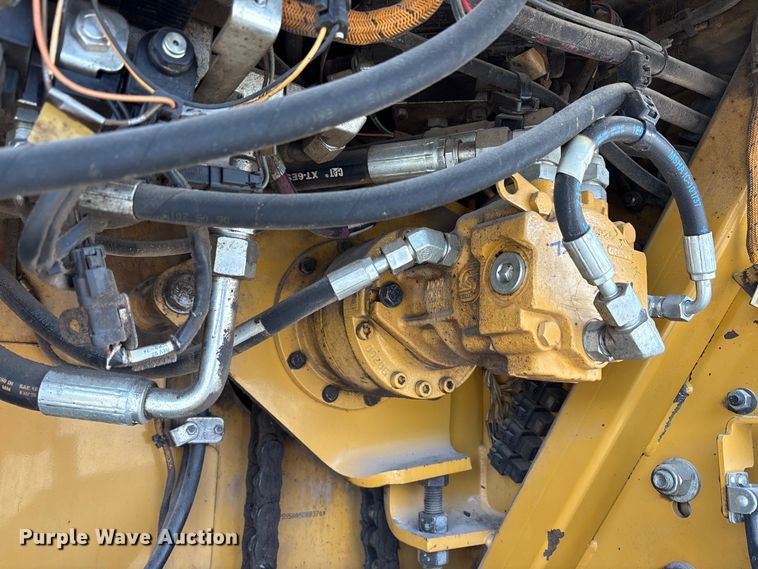 image for item EC4429 2015 Caterpillar AP555E paver