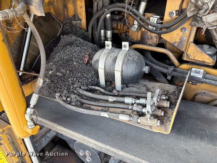 image for item EC4429 2015 Caterpillar AP555E paver