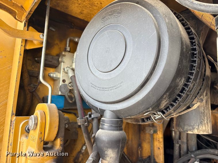 image for item EC4429 2015 Caterpillar AP555E paver