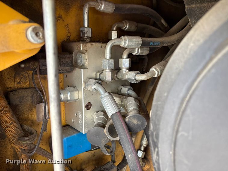 image for item EC4429 2015 Caterpillar AP555E paver