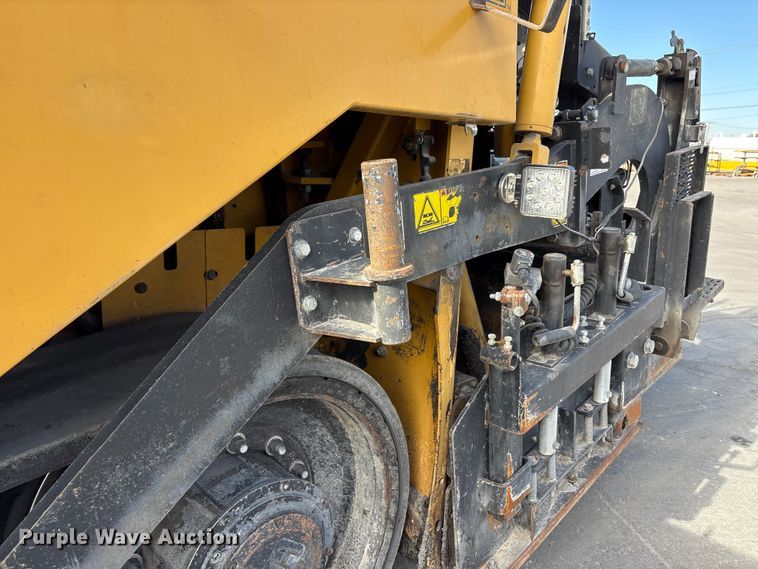 image for item EC4429 2015 Caterpillar AP555E paver