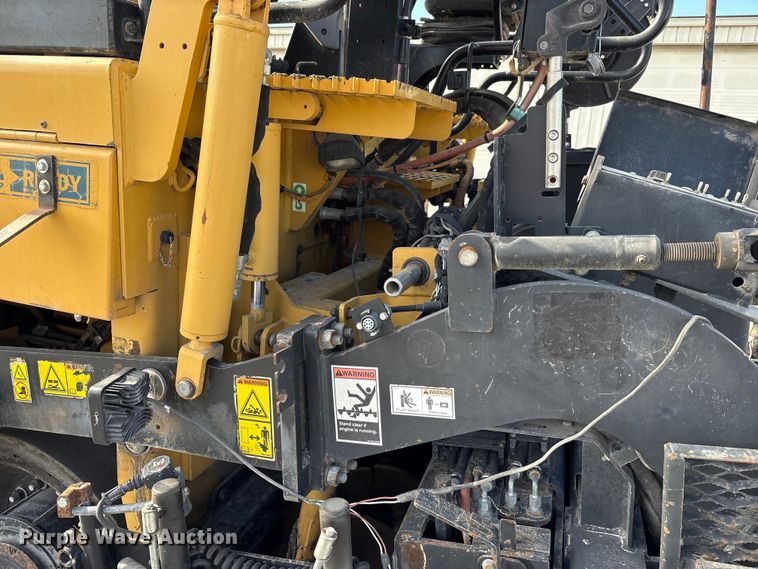 image for item EC4429 2015 Caterpillar AP555E paver