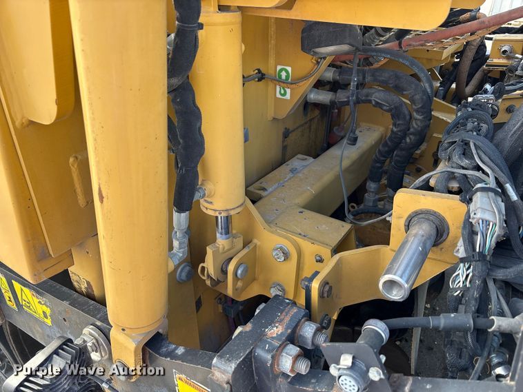 image for item EC4429 2015 Caterpillar AP555E paver