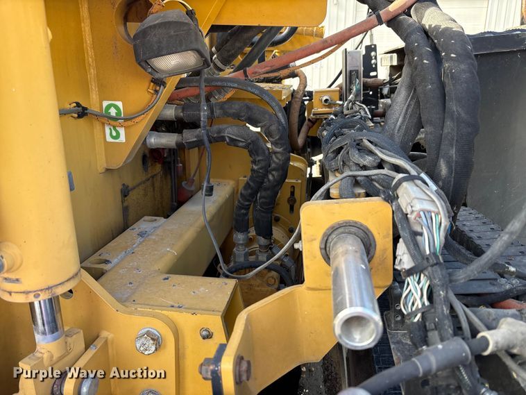 image for item EC4429 2015 Caterpillar AP555E paver