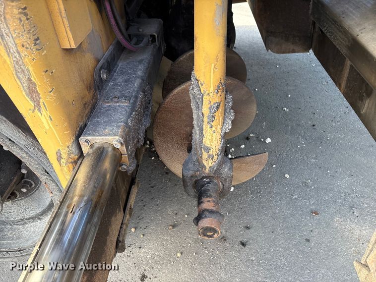 image for item EC4429 2015 Caterpillar AP555E paver