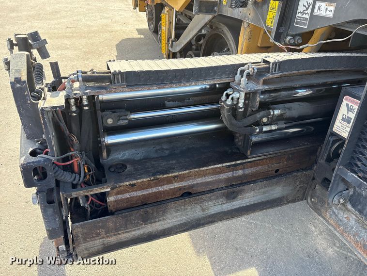 image for item EC4429 2015 Caterpillar AP555E paver