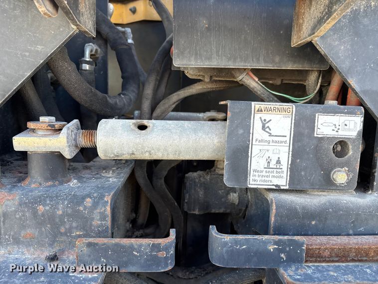 image for item EC4429 2015 Caterpillar AP555E paver