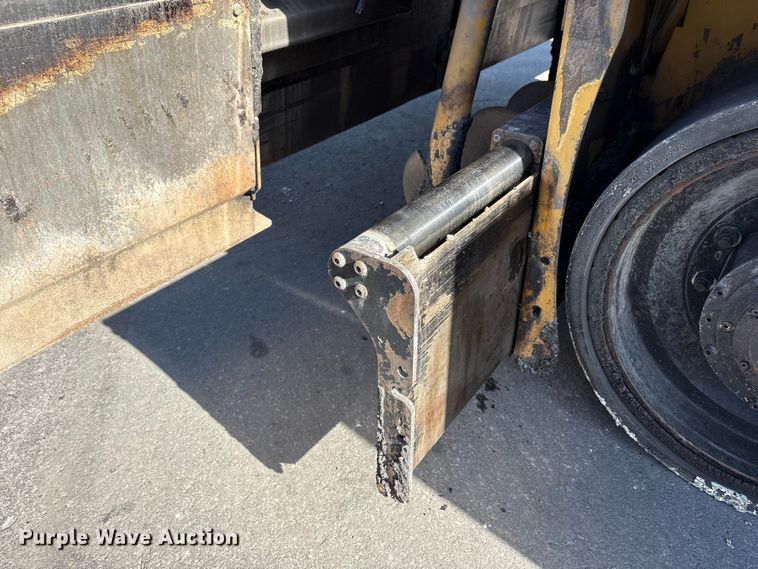 image for item EC4429 2015 Caterpillar AP555E paver