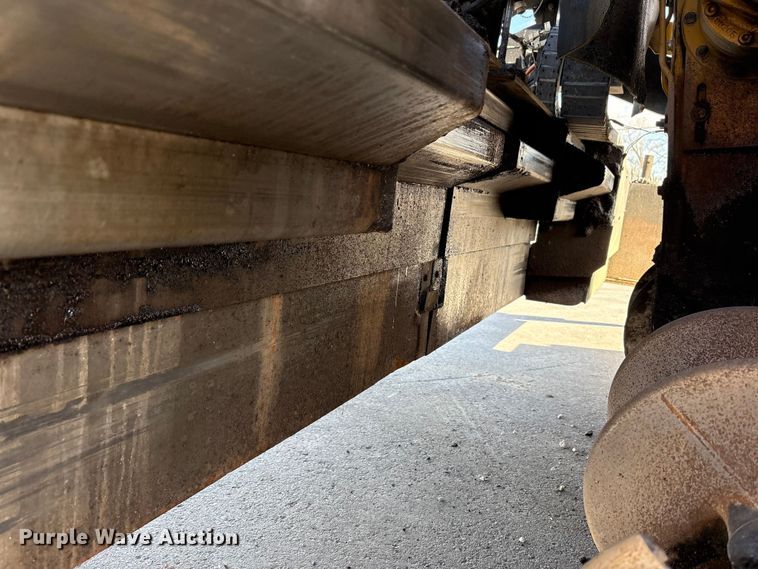 image for item EC4429 2015 Caterpillar AP555E paver