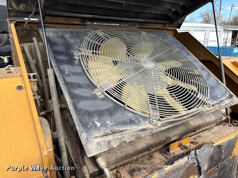 image for item EC4429 2015 Caterpillar AP555E paver